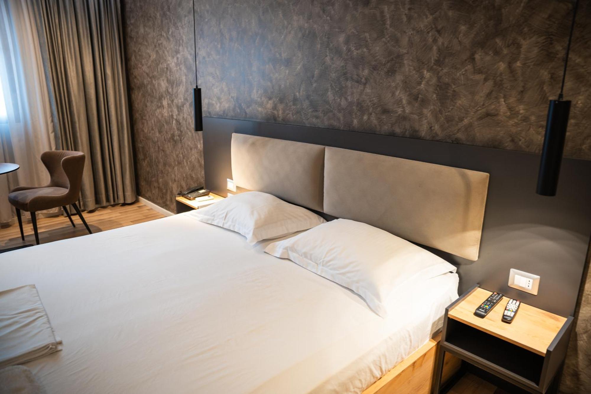 Center Boutique Hotel Tirana Eksteriør billede