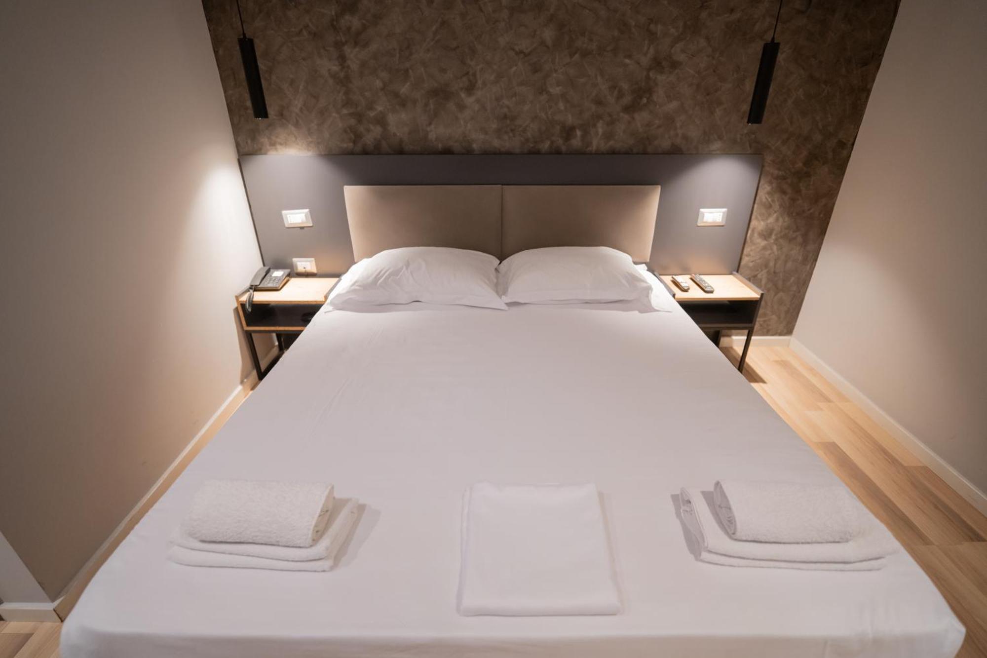 Center Boutique Hotel Tirana Eksteriør billede