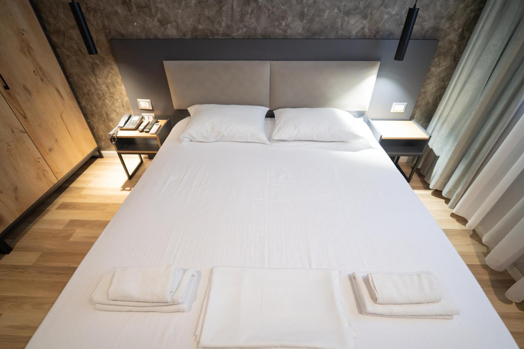 Center Boutique Hotel Tirana Eksteriør billede