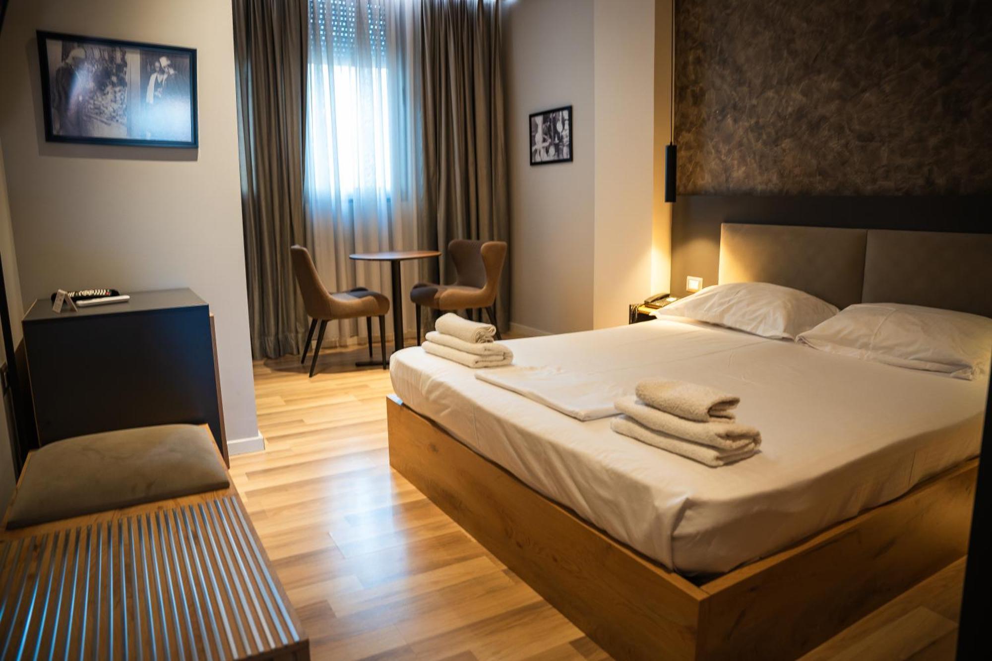 Center Boutique Hotel Tirana Eksteriør billede