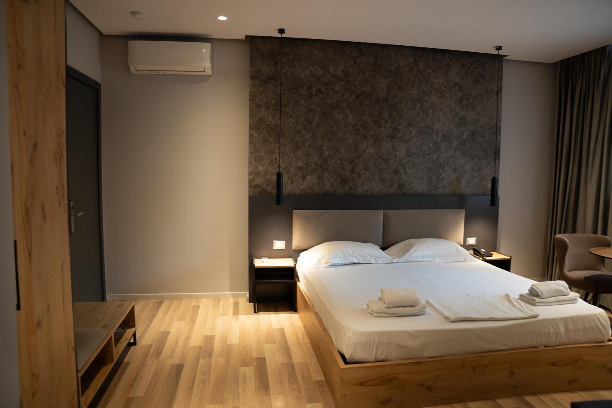 Center Boutique Hotel Tirana Eksteriør billede