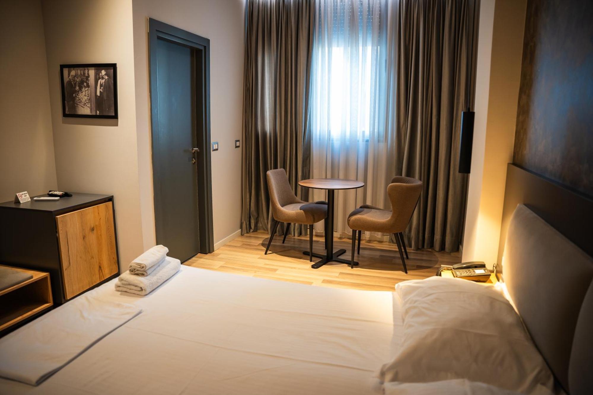 Center Boutique Hotel Tirana Eksteriør billede