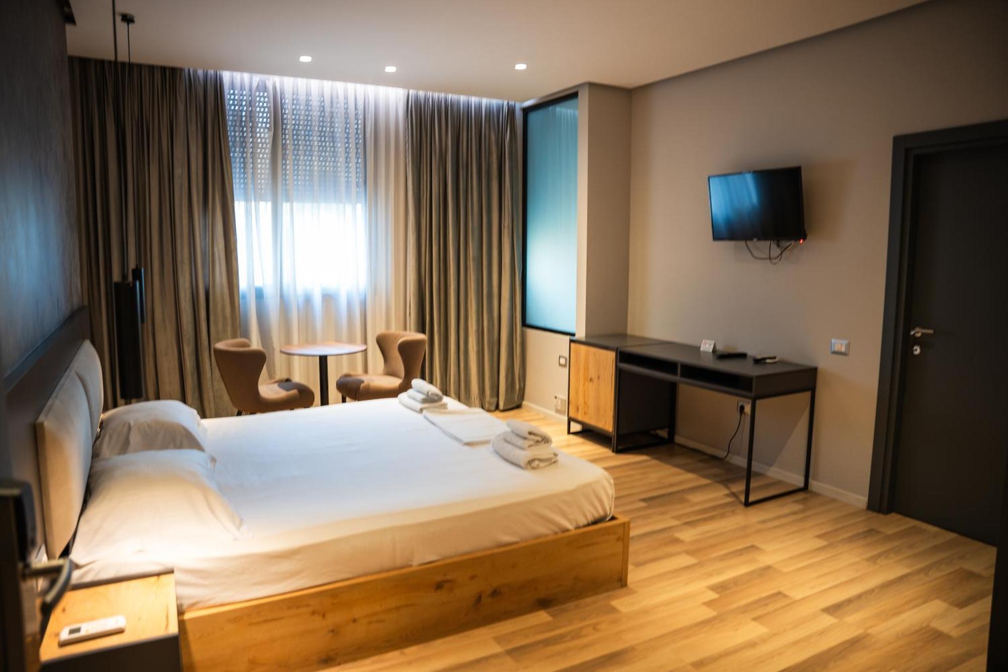 Center Boutique Hotel Tirana Eksteriør billede