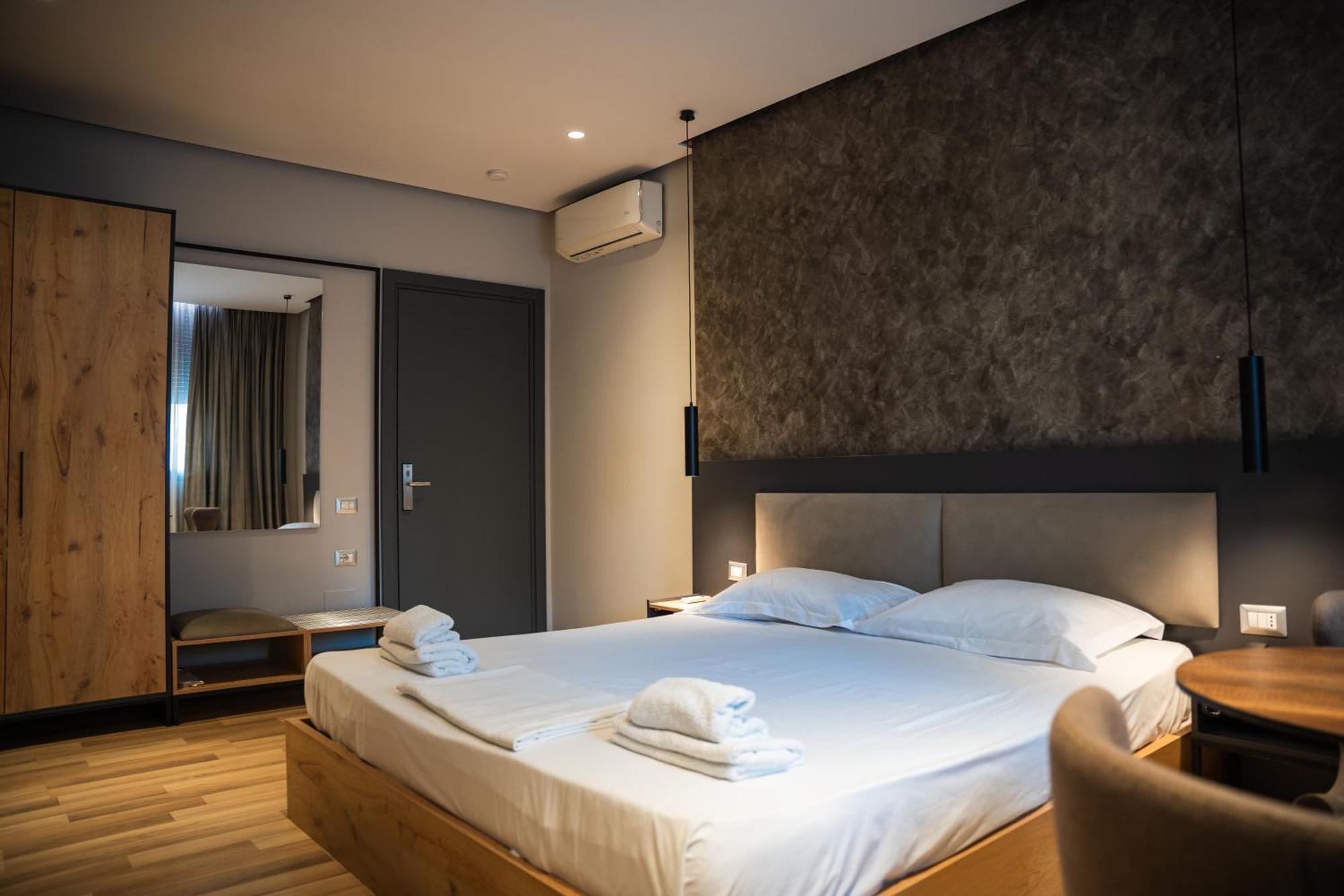 Center Boutique Hotel Tirana Eksteriør billede