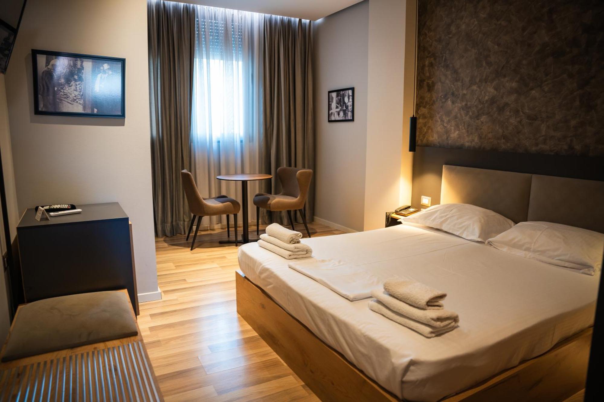 Center Boutique Hotel Tirana Eksteriør billede