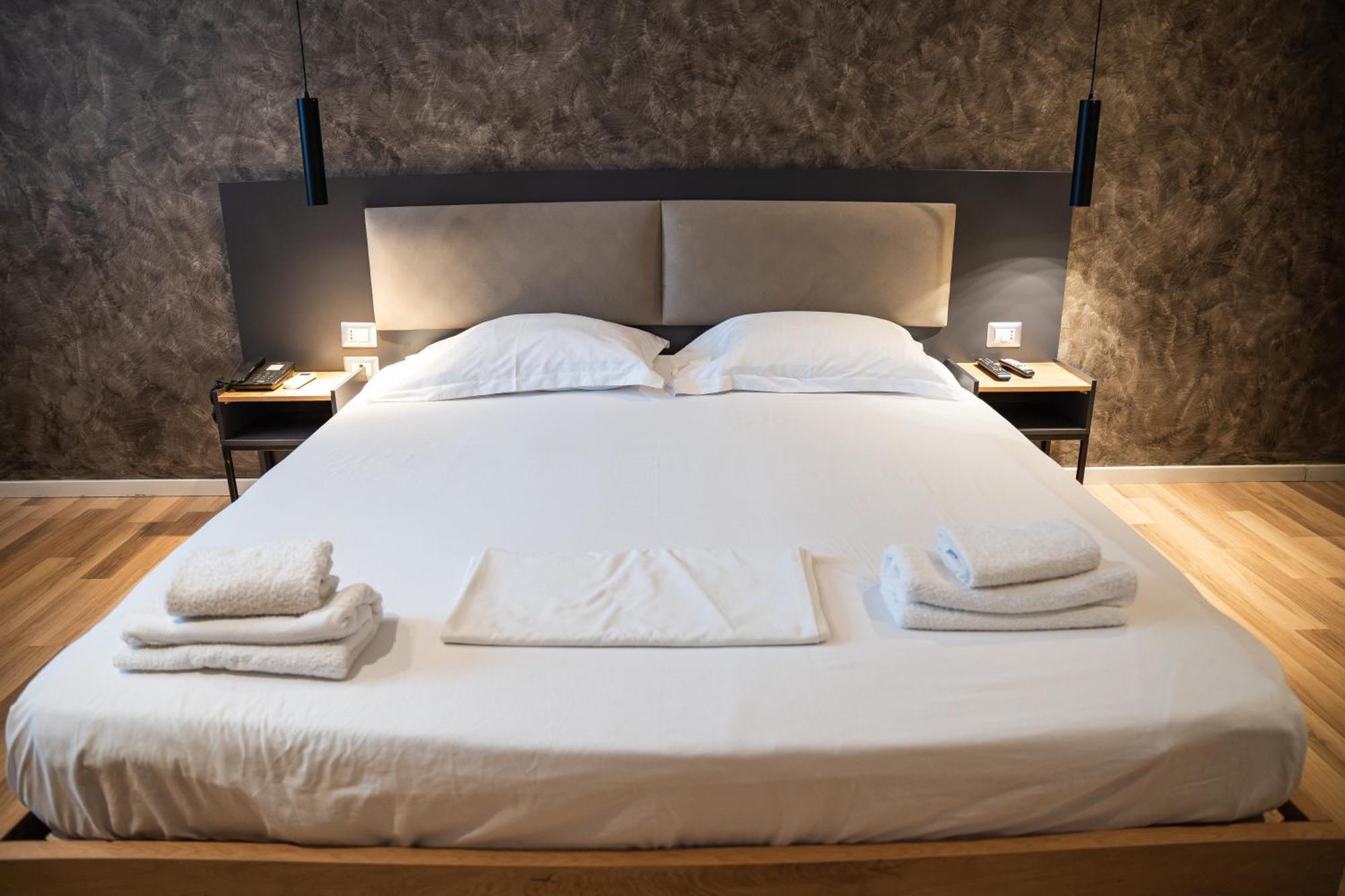 Center Boutique Hotel Tirana Eksteriør billede