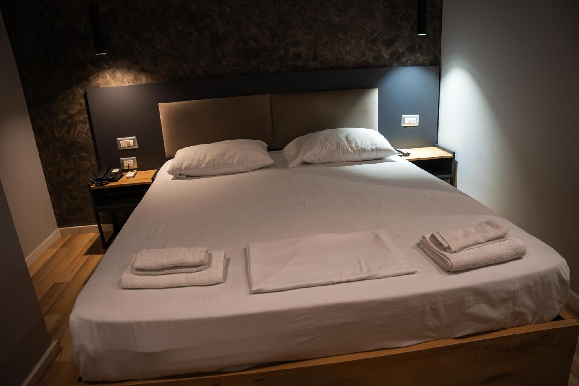 Center Boutique Hotel Tirana Eksteriør billede