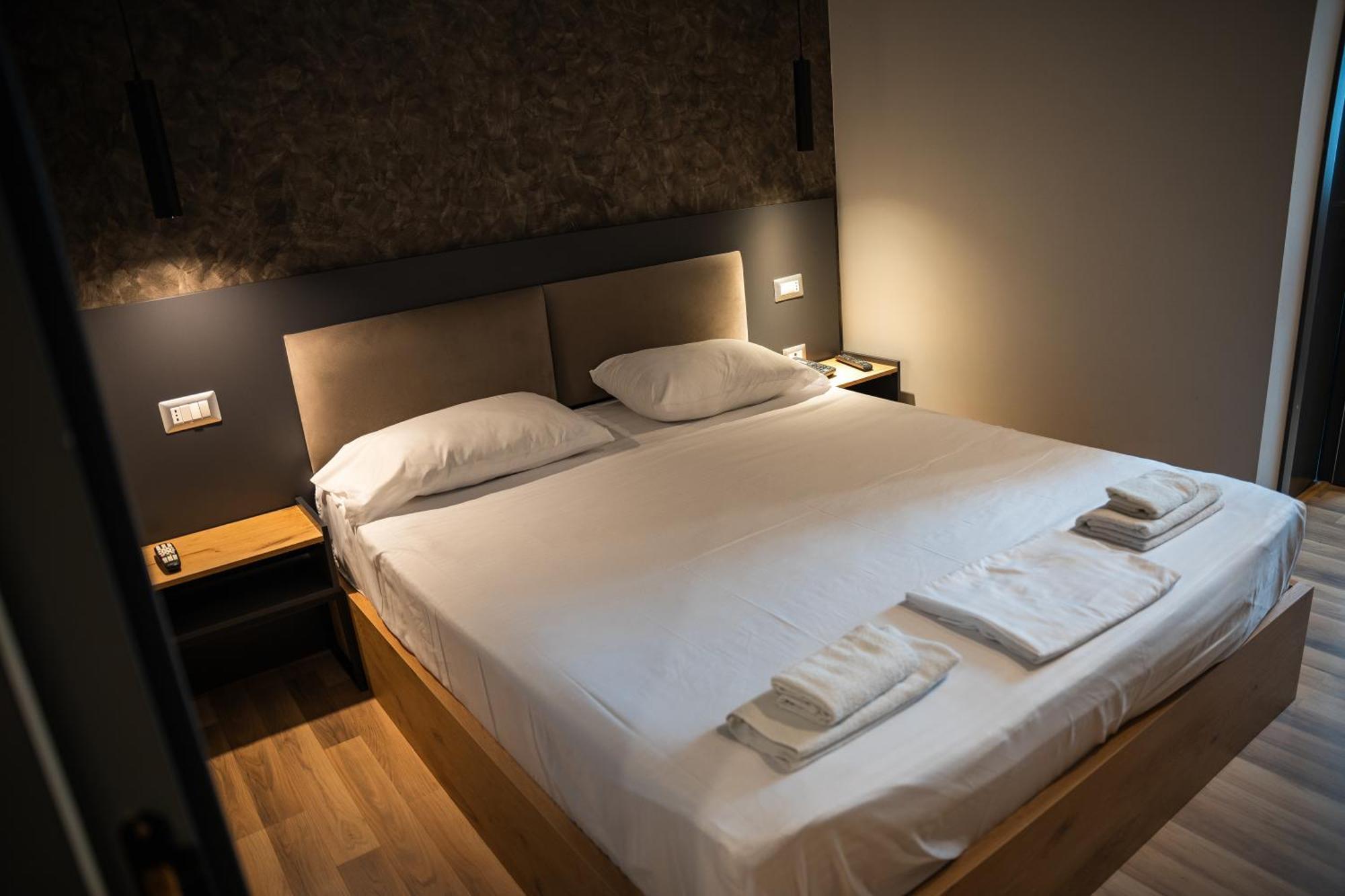 Center Boutique Hotel Tirana Eksteriør billede