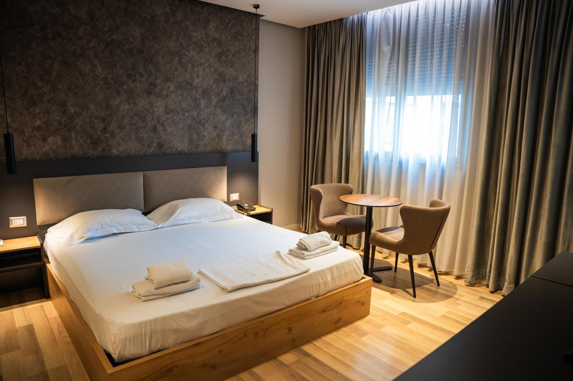 Center Boutique Hotel Tirana Eksteriør billede