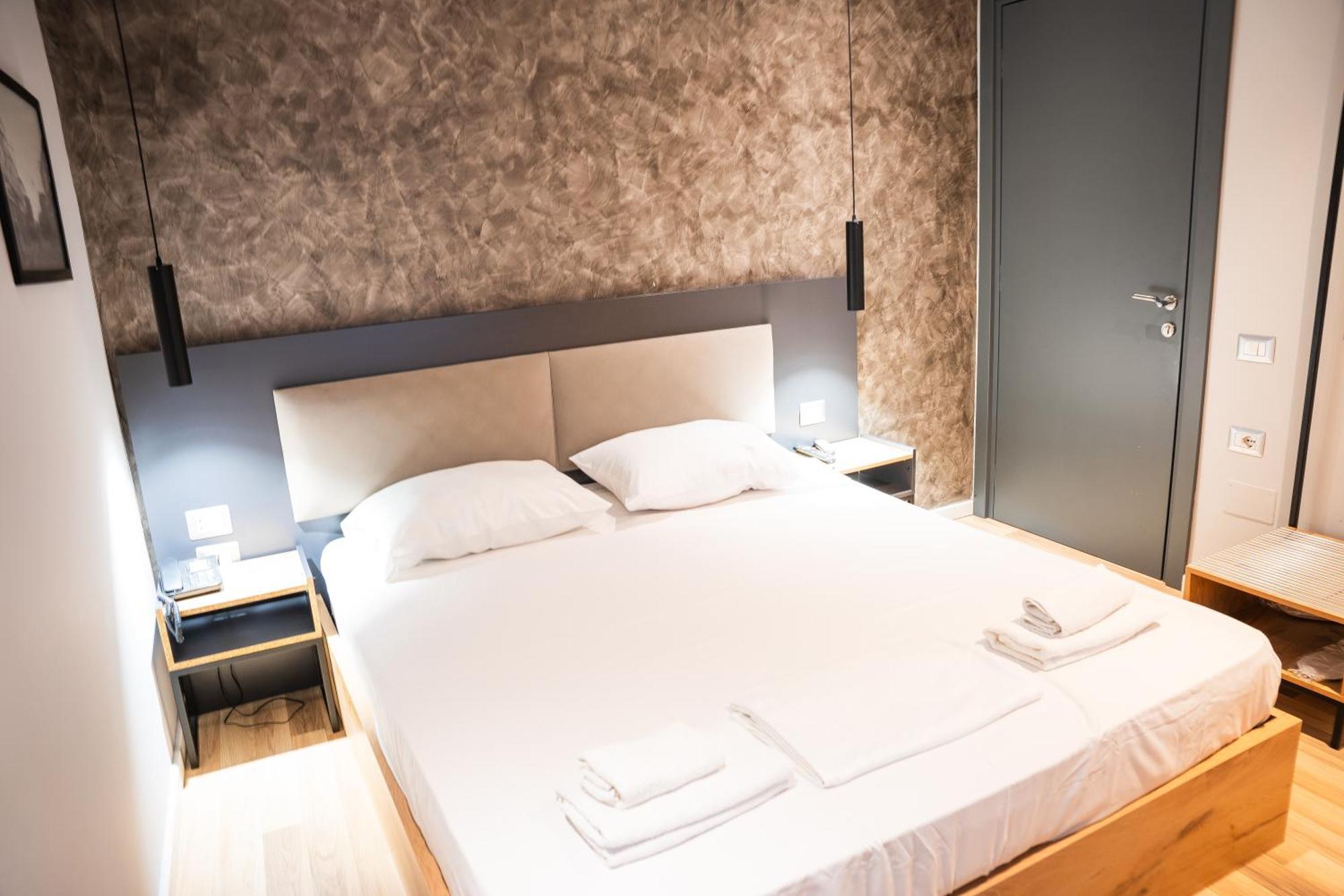 Center Boutique Hotel Tirana Eksteriør billede