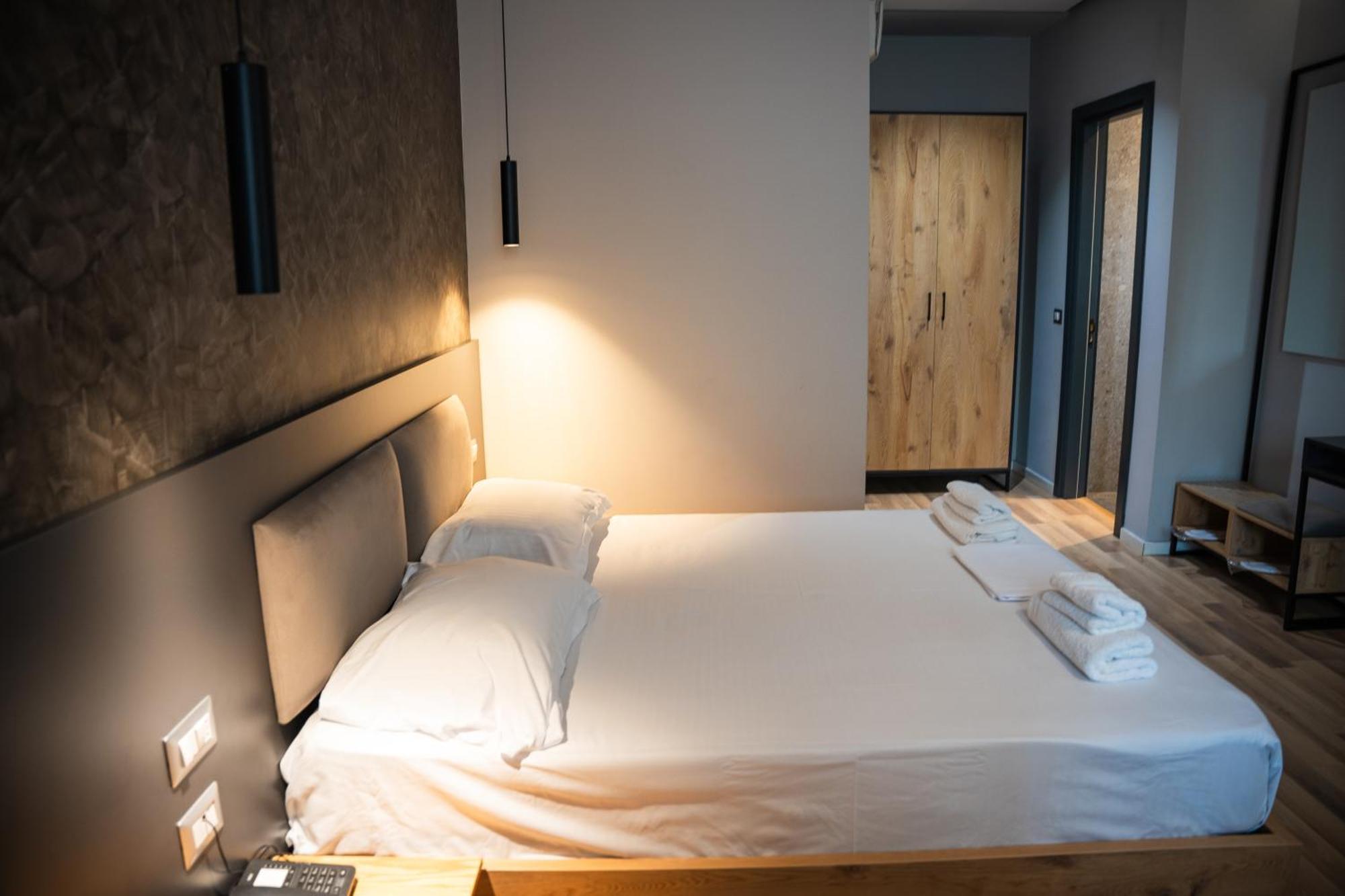 Center Boutique Hotel Tirana Eksteriør billede